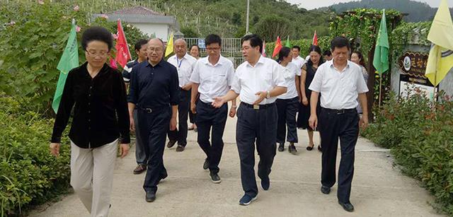 湖南省副省长隋忠诚走进北京资源集团湘西黑猪工业园调研指导